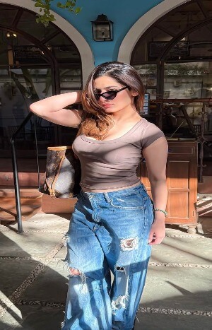 VIP call girl in Delhi